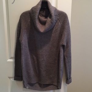 Bench long raglan sleeve gray sweater